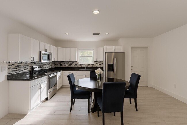 Building Photo - 116 NW 4th Ave