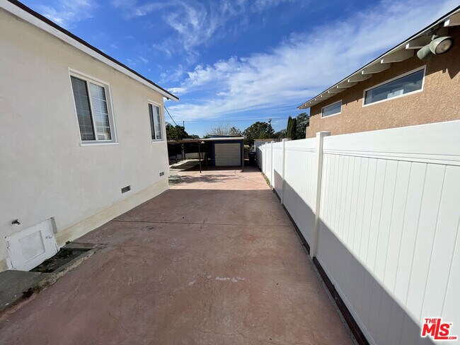 Building Photo - 10631 Tinker Ave