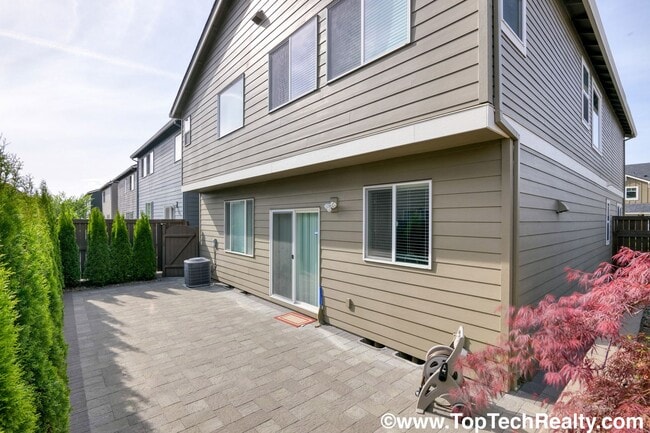 Building Photo - Beautiful North Bethany 5 BD 2.5 BA Corner...