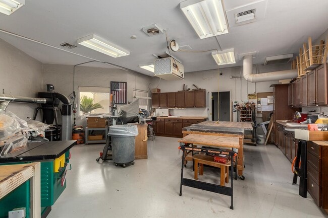 Building Photo - 7910 E Camelback Rd