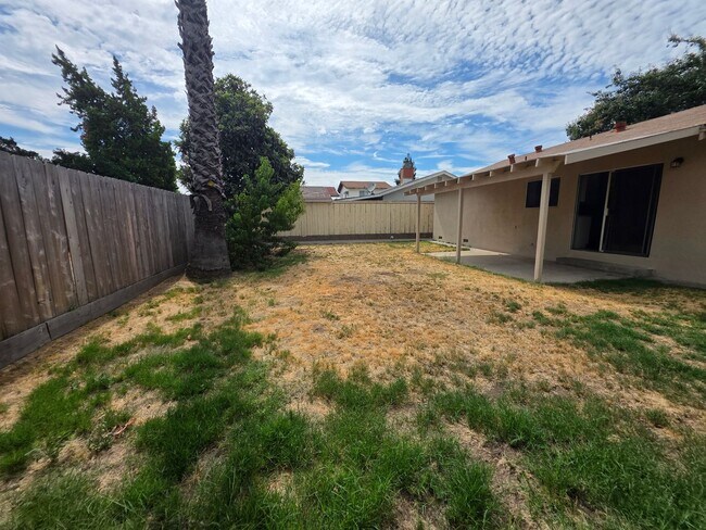 Building Photo - 240 Pedras Rd