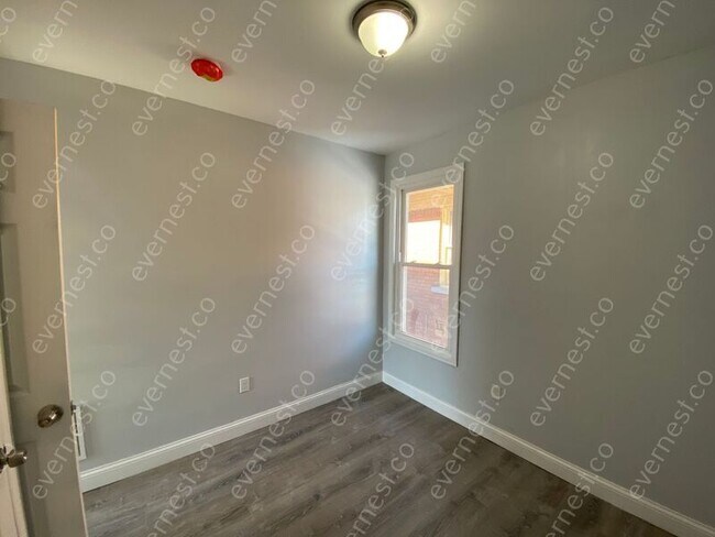 Building Photo - 1468 Baldwin St