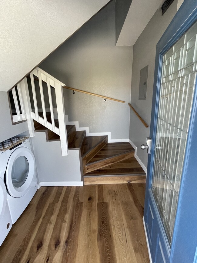 Building Photo - 105 W Summit St