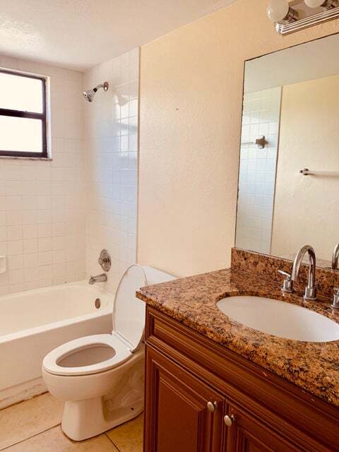 Building Photo - 1566 Lake Crystal Dr