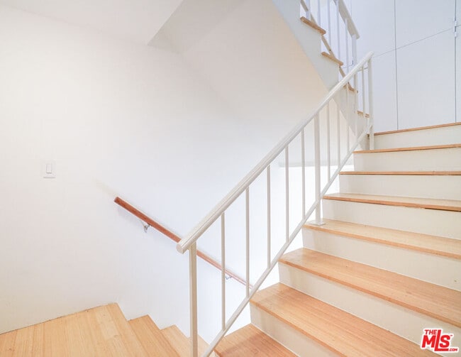 Building Photo - 1534 N Formosa Ave