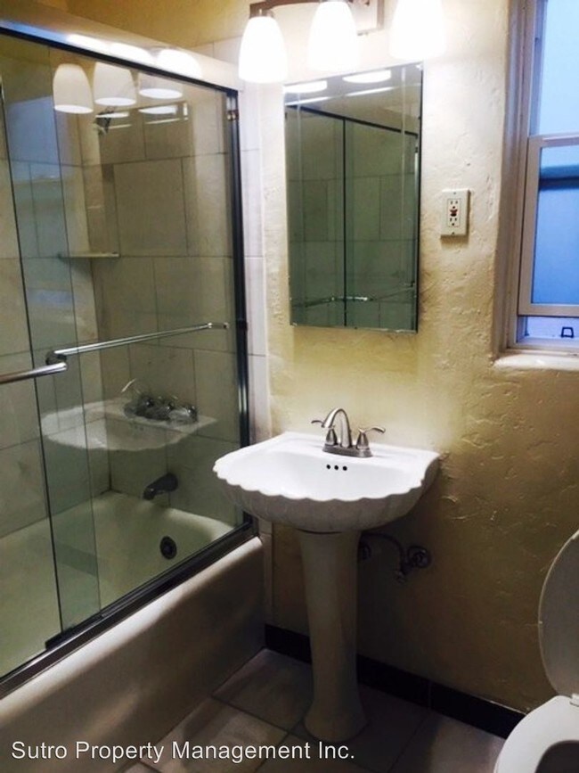 Building Photo - 611 E 20th St