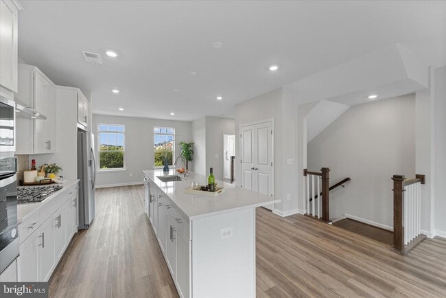 Building Photo - 705 Sawback Sq NE