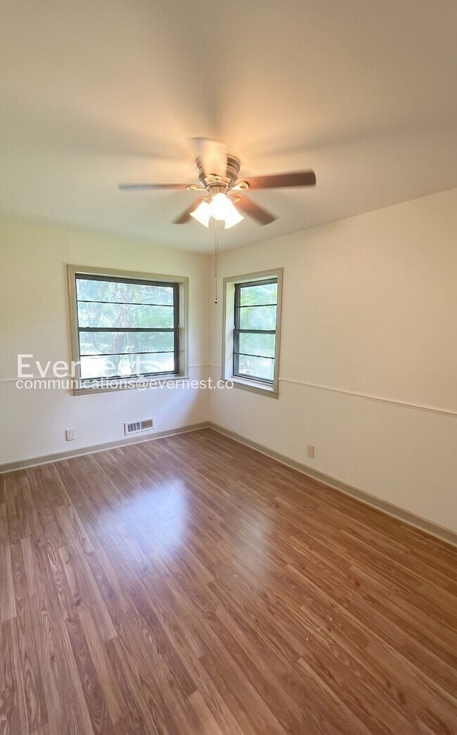 Building Photo - 905 Elizabeth Dr