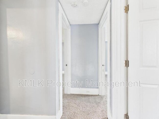 Building Photo - 594 Columbia Ave