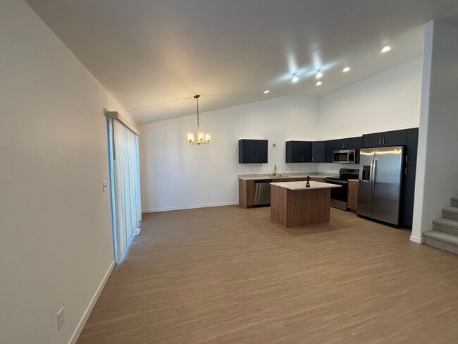 Building Photo - 3 Bed 3 Bath Townhome