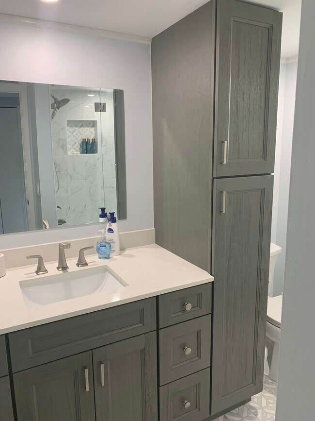 new main bathroom - 21 Colonial Club Dr