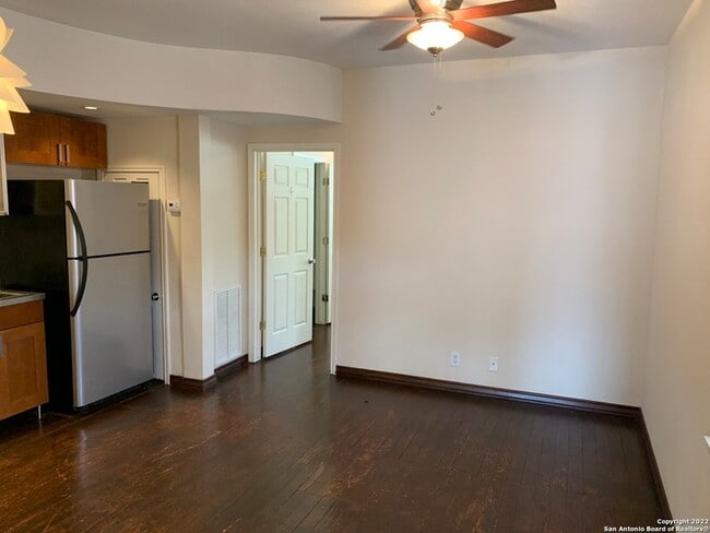 Building Photo - 810 E Ashby Pl