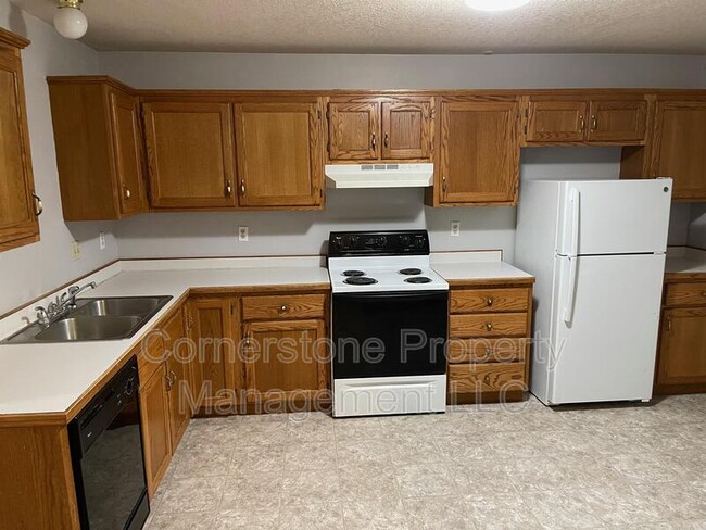Building Photo - 622-624 5th - 622