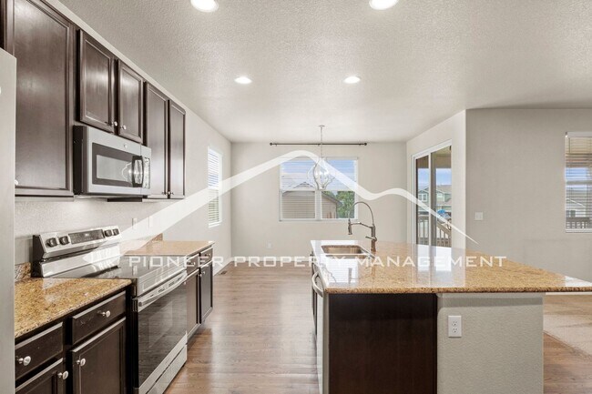 Building Photo - Beautiful 4-Bedroom Home with Mountain Vie...