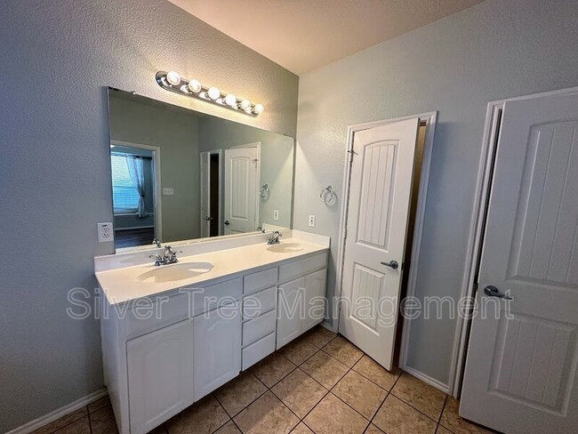 Building Photo - 420 Donagon Ct