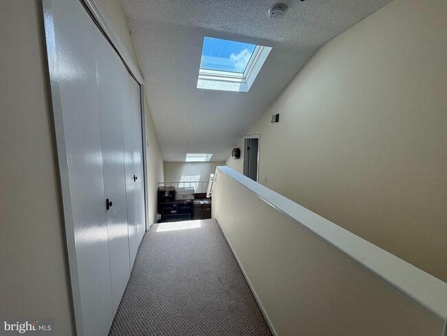 Building Photo - 514 Sayre Dr