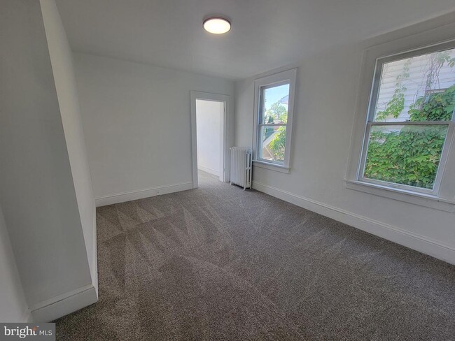Building Photo - 632 Hill Top Dr