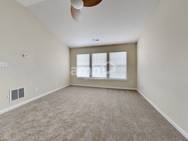 Building Photo - 4388 Kelso Dr