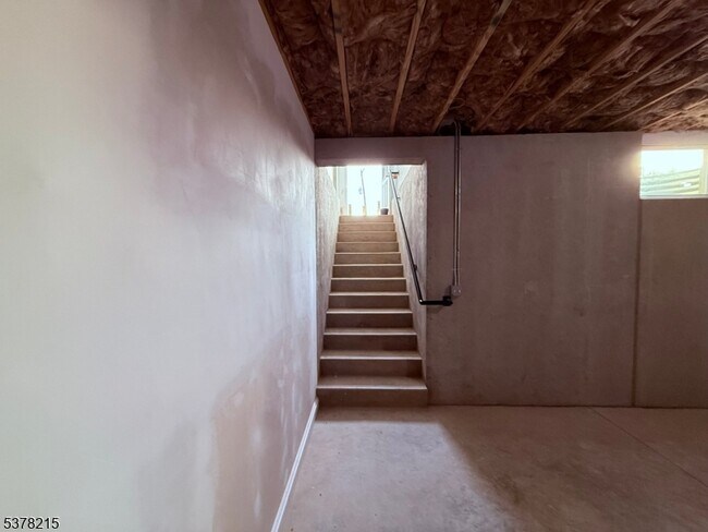 Building Photo - 46 E Stewart St