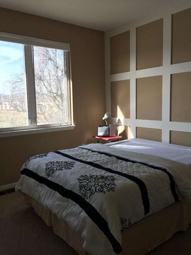 master bedroom - 2947 W Riverwalk Cir