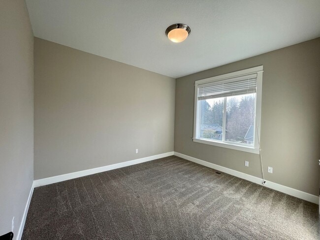 Building Photo - Beautiful Single Story Home!! 3 bed/2 bath with Open Floor Plan and Large Yard!!