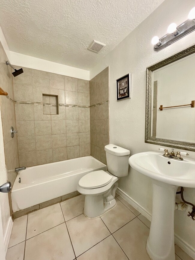 Building Photo - 7014 Caladero Dr