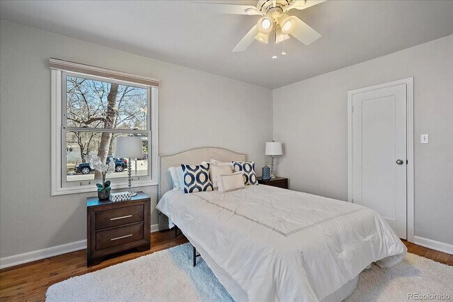 Building Photo - Charming Montclair Home