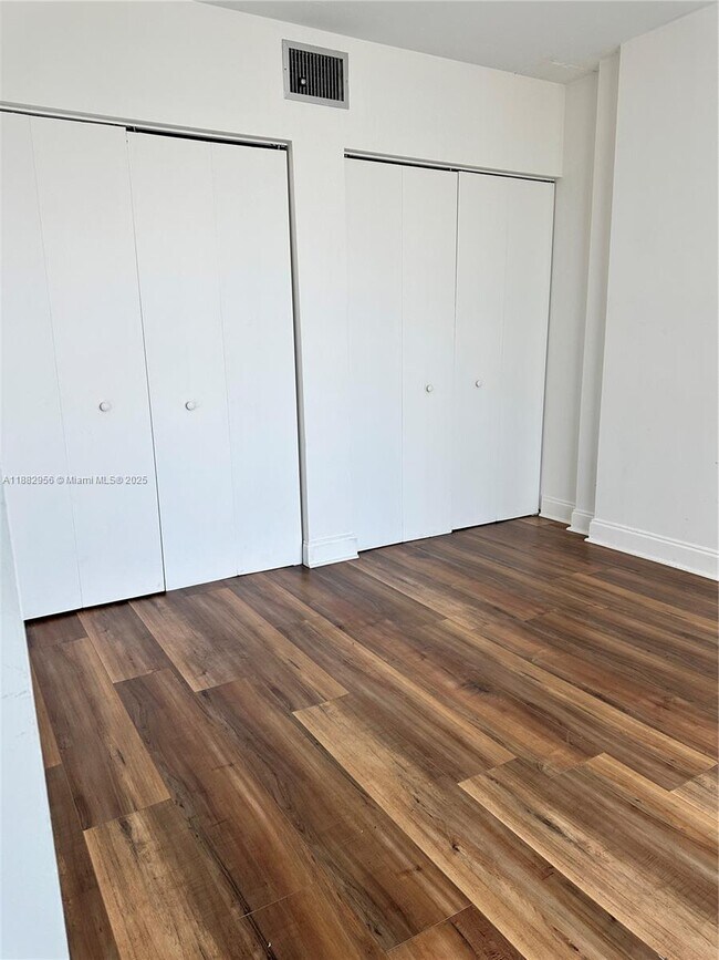 Building Photo - 690 SW 1st Ct