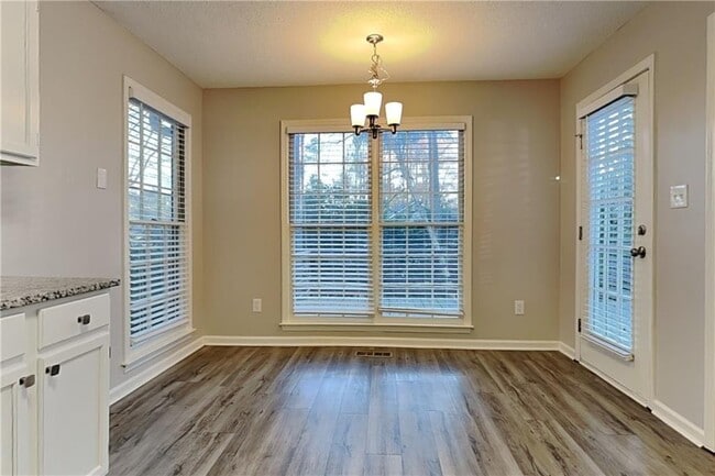 Building Photo - 3887 Spring Meadow Dr