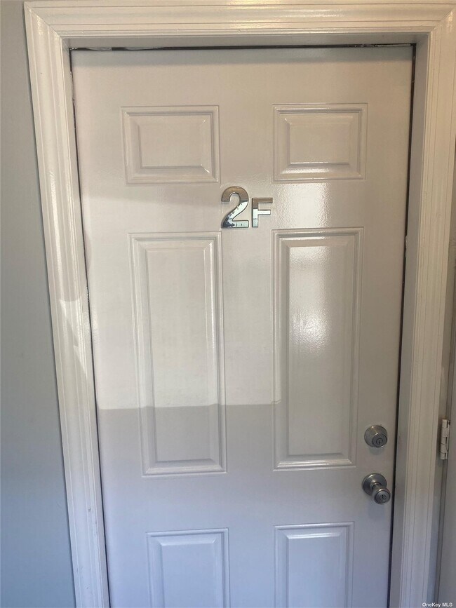 Building Photo - 454 S 7th Ave