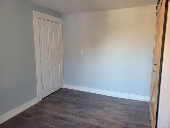 Building Photo - 2 Center St