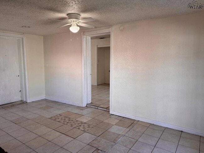 Building Photo - 1612 Phoenix Dr