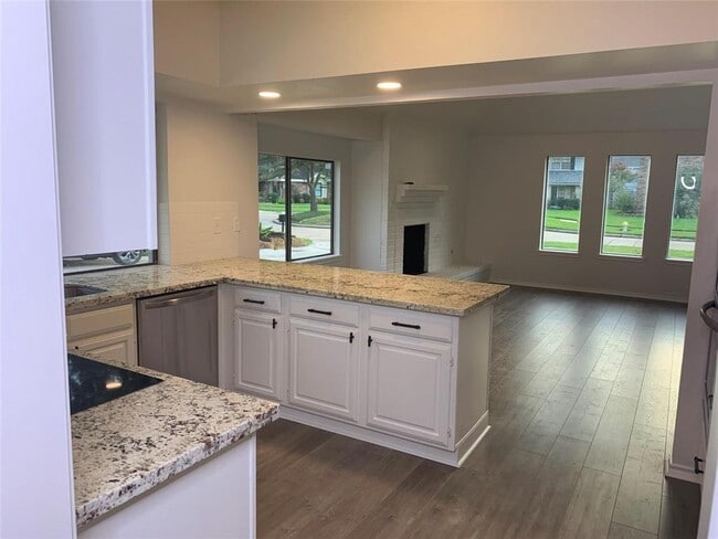 Building Photo - 610 Woodlake Cir