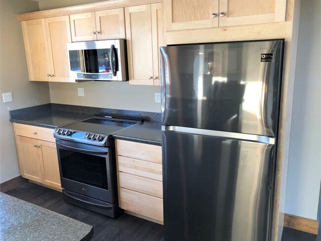 Building Photo - 350 US-7