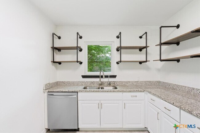 Building Photo - 1304 Metropolitan Dr