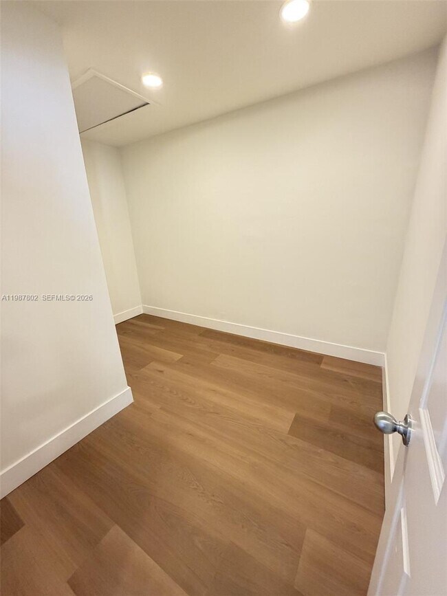 Building Photo - 20951 Vía Oleander