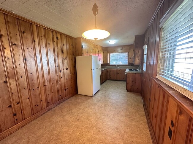 Building Photo - Graham area