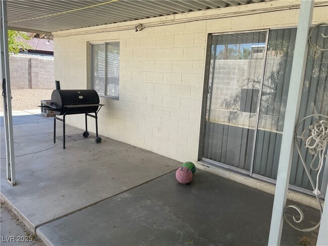 Building Photo - 2198 Capistrano Ave