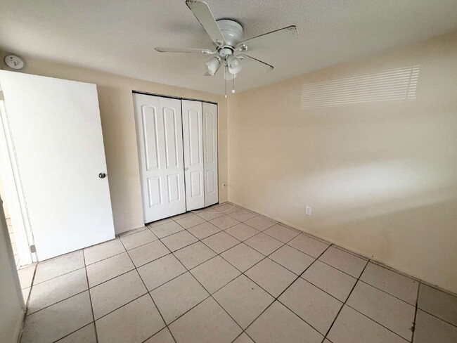 Building Photo - 1-Bed in Holiday, FL – Cozy 600 Sq Ft on Silver Spur Dr