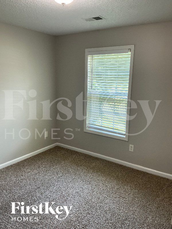Building Photo - 3349 Meadovista Dr