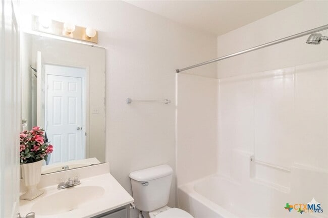 Building Photo - 3603 Woodrow Dr