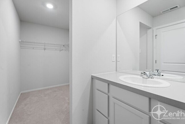 Building Photo - 13748 NE 66th Wy