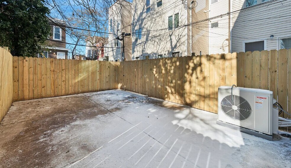 Building Photo - 5530 Boyer St