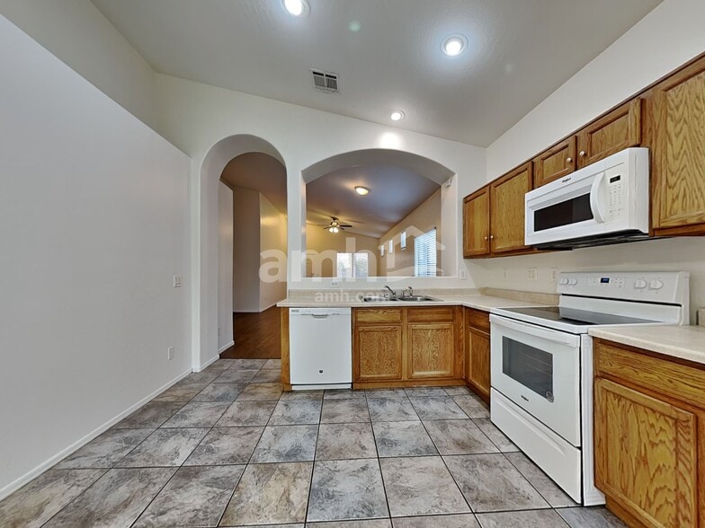 Building Photo - 2525 W Nancy Ln