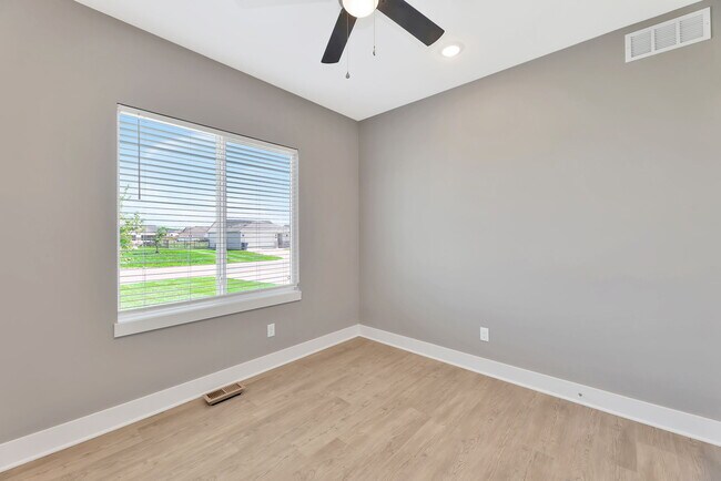Building Photo - 969 W Long Path Ct