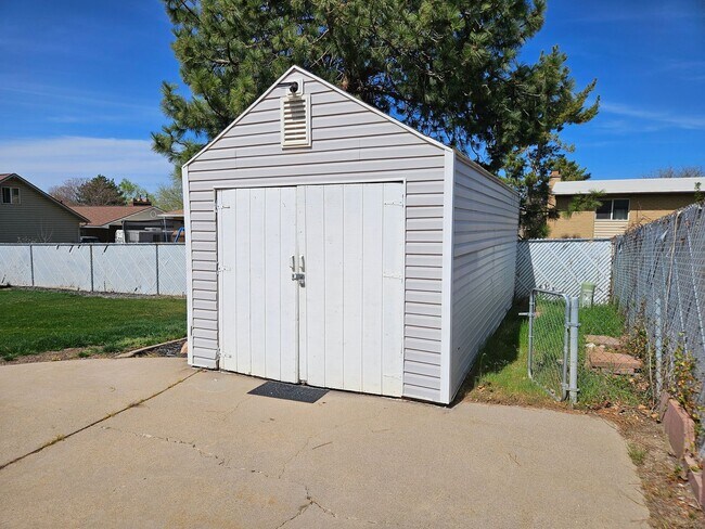 Building Photo - Beautiful 3 Bed/3 Bath Home