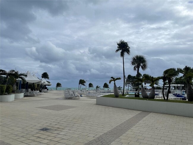 Building Photo - 2030 S Ocean Dr