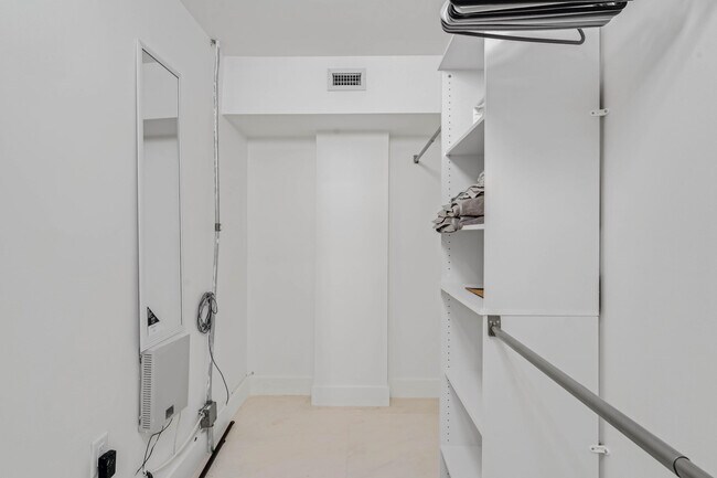 Building Photo - 401 Briny Ave