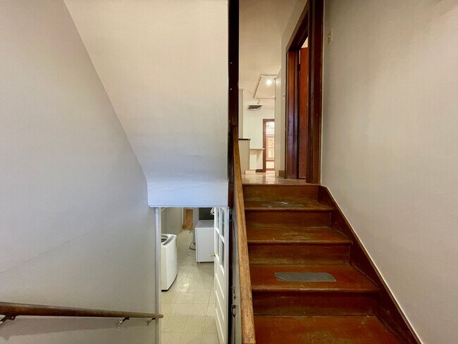 Building Photo - $0 DEPOSIT OPTION, NEW PAINT, TRADITIONAL BRICK HOME, WALKING DISTANCE TO DU!! LARGE BACKYARD, DE...