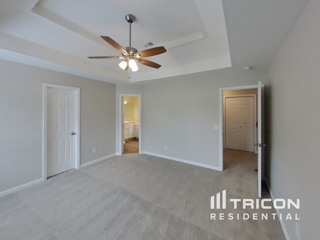 Building Photo - 283 Iris Dr